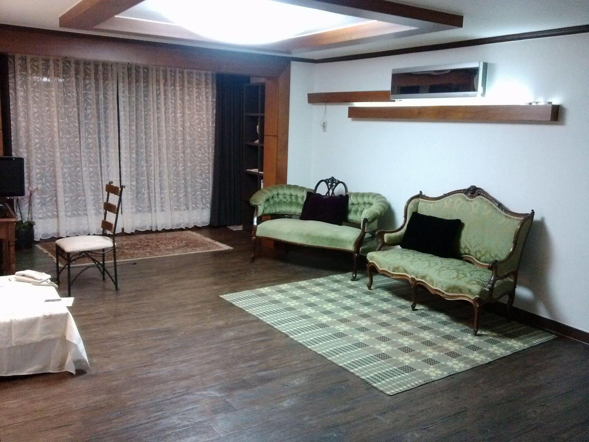 K Star Road Guesthouse - Hostel Seul Zewnętrze zdjęcie