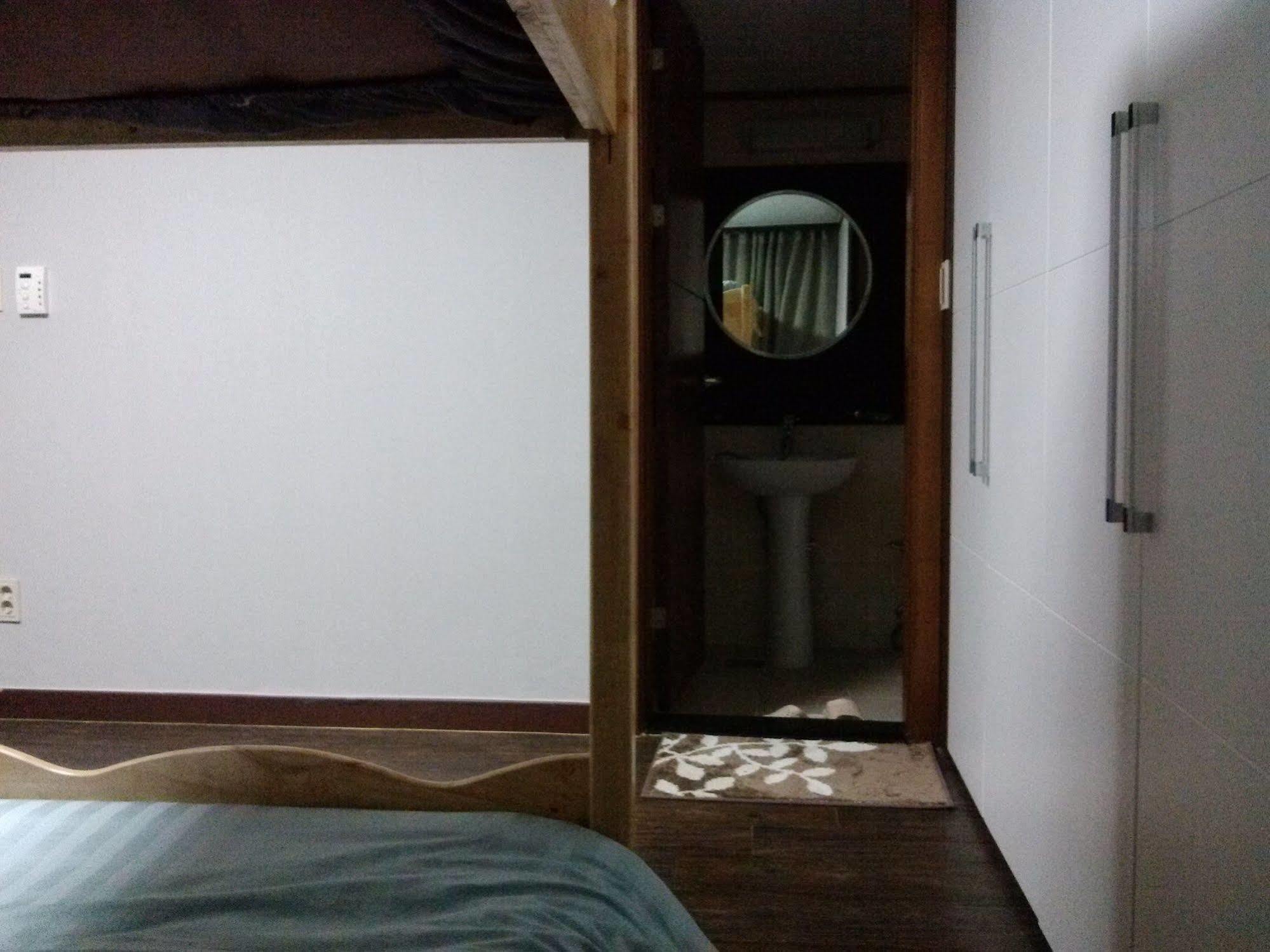 K Star Road Guesthouse - Hostel Seul Zewnętrze zdjęcie