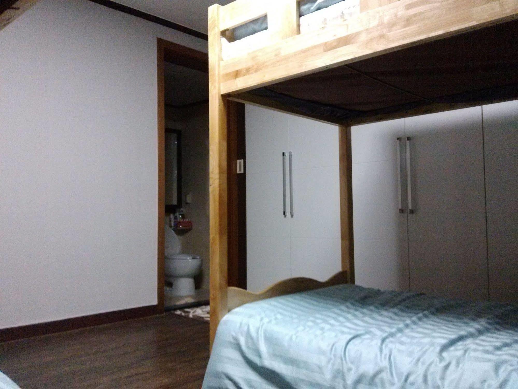 K Star Road Guesthouse - Hostel Seul Zewnętrze zdjęcie